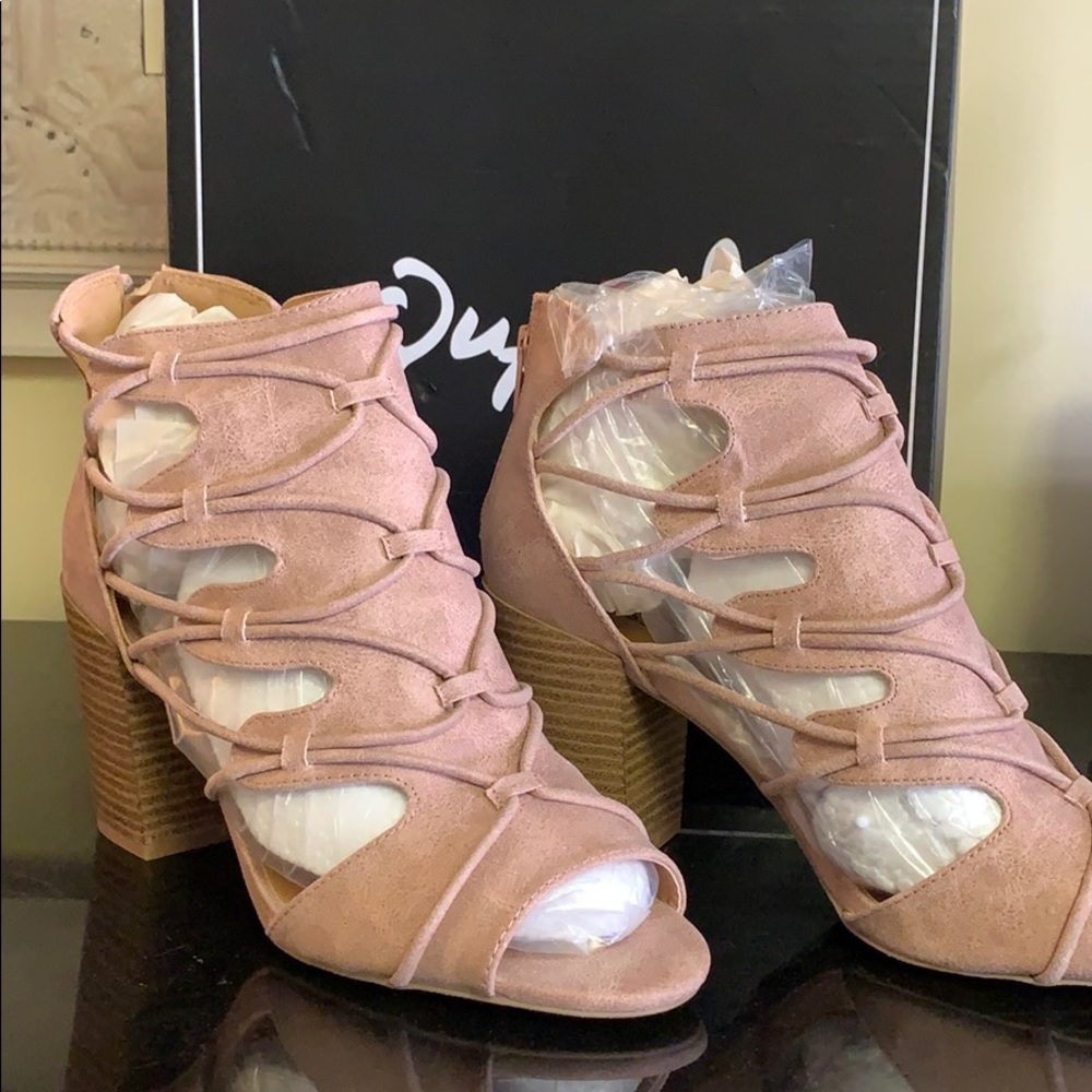 Blush suede rustic chunky heel size 8 sandals